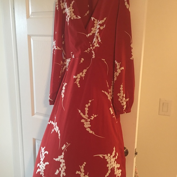 Gorgeous red and white, long sleeve boohoo dress. Worn once - Picture 3 of 3
